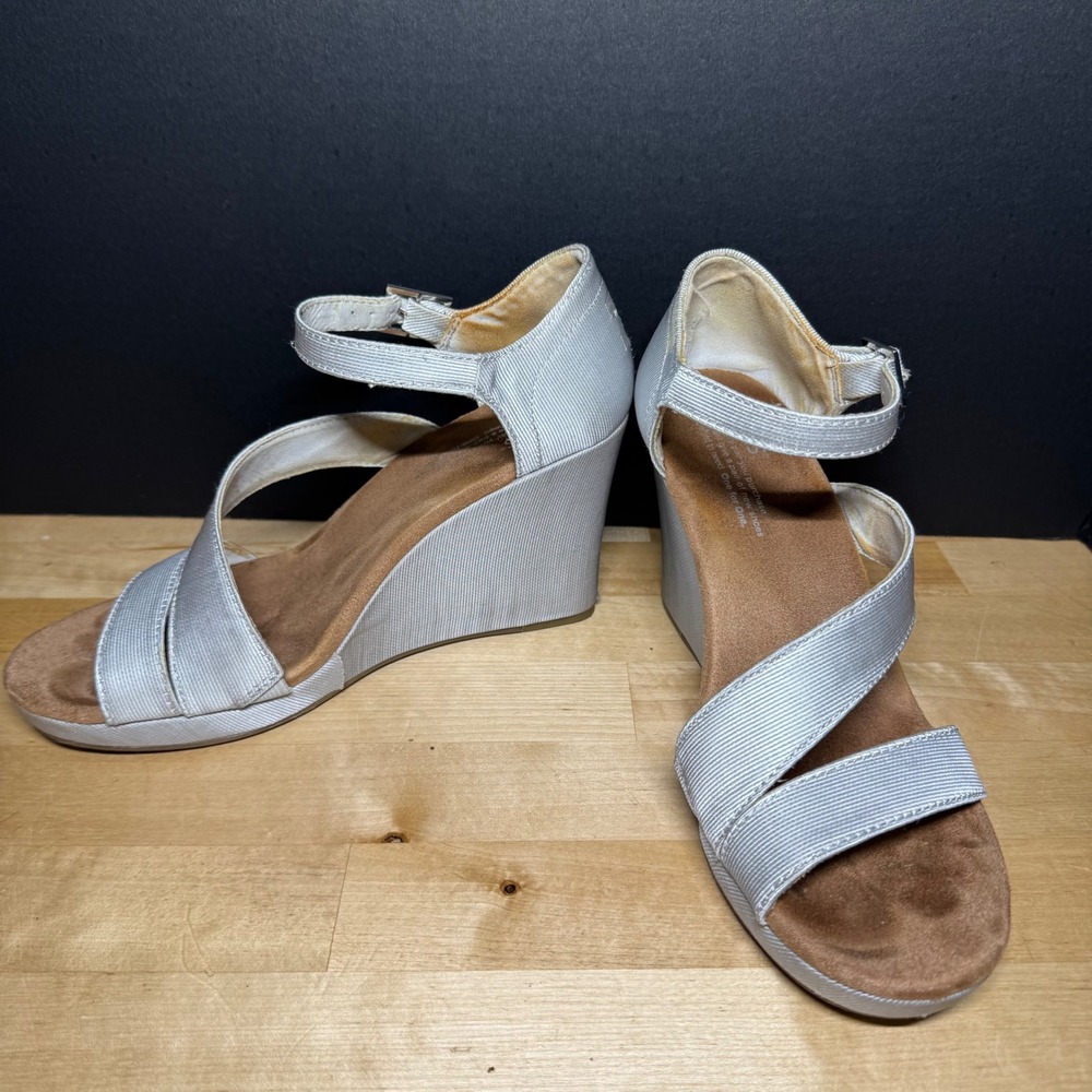 TOMS Clarissa Silver Grosgrain Strappy Wedge Sandals Womens 8 M